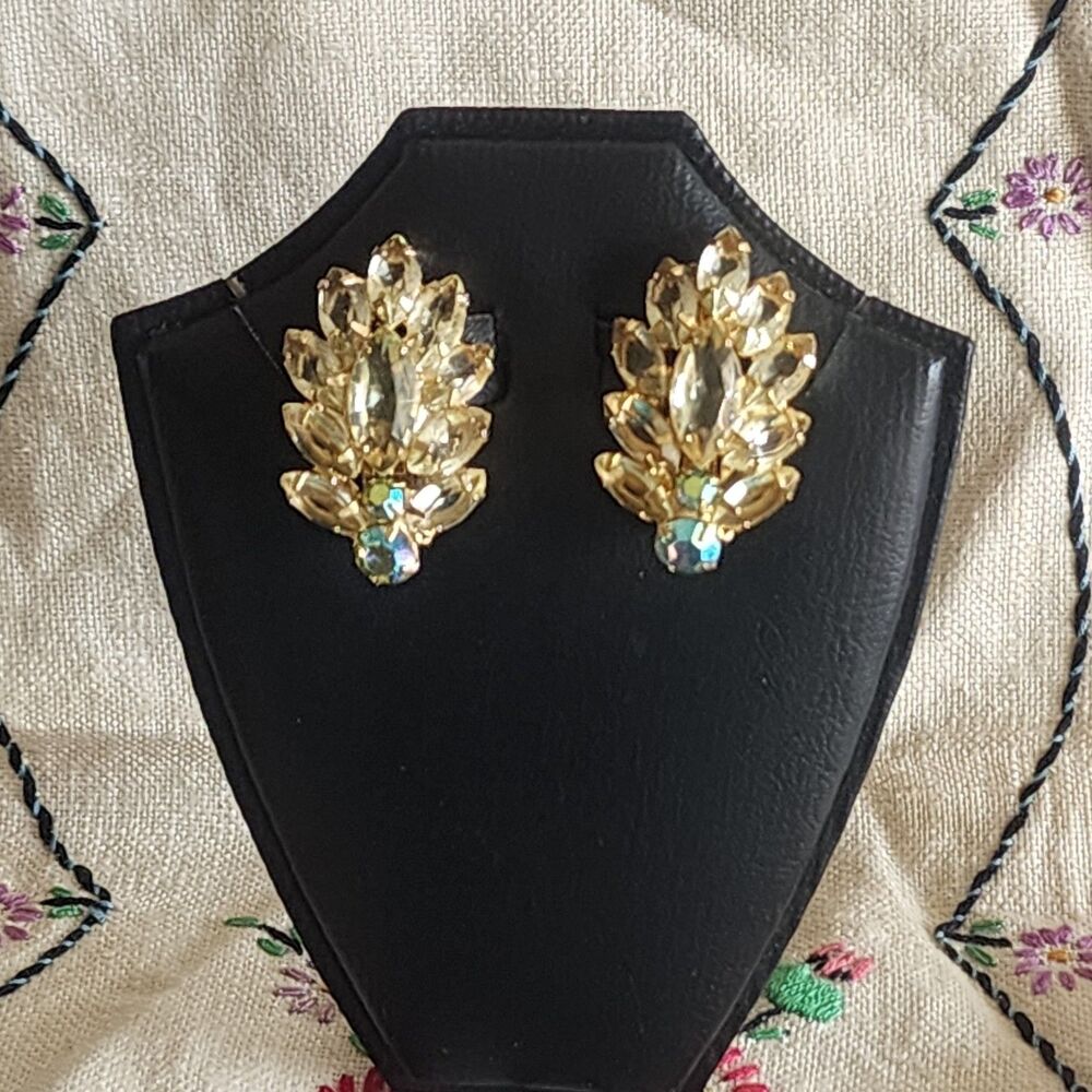 VTG 1950s Champagne Yellow Rhinestone Clip On Earrings Leaf Climber Aurora...